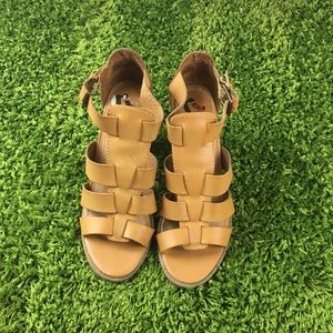 Report Gladiator Sandals